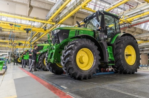 John Deere aumenta un 20% su beneficio neto frente a 2021