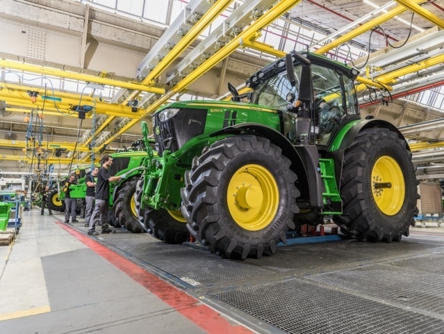 John Deere aumenta un 20% su beneficio neto frente a 2021