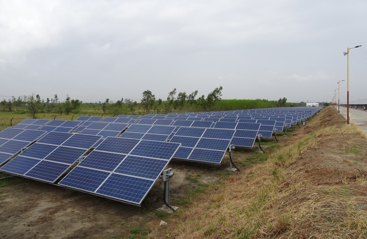 ASAJACyL critica la proliferación de macroparques fotovoltaicos en  tierras de cultivo y pastos de Castilla y León