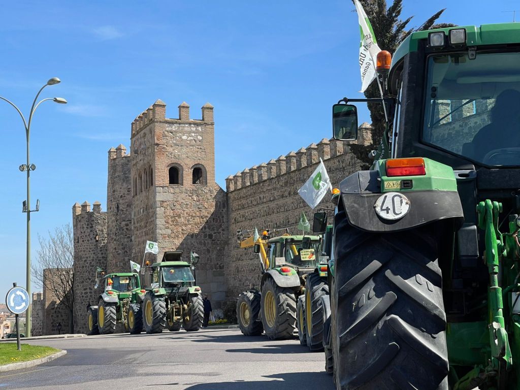 Tractorada en Toledo para reclamar un plan para el olivar afectado por Filomena