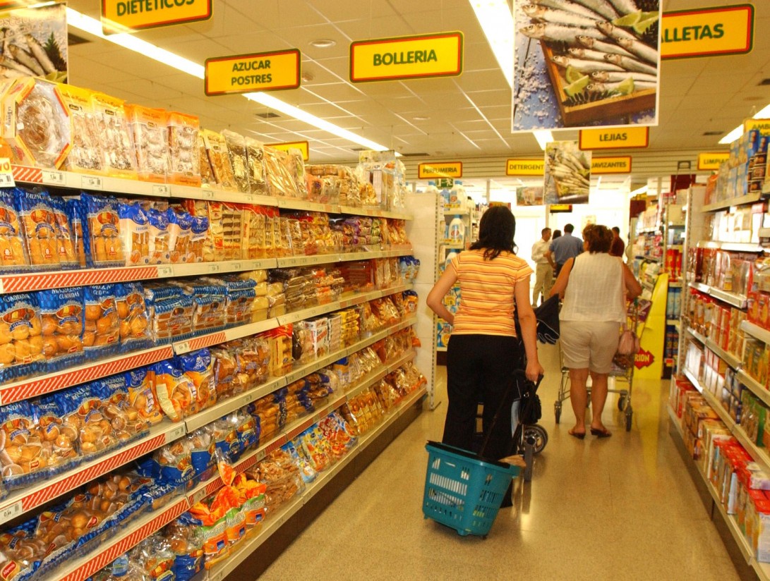 Los precios de consumo de alimentos y bebidas frenaron el IPC general de marzo