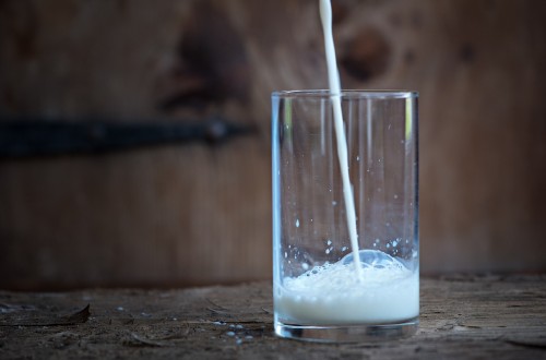 El precio de la leche de vaca en Asturias bajó un 3,5 % interanual en enero