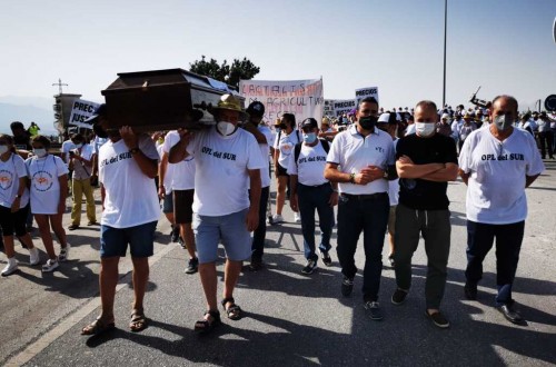 Las manifestaciones del sector vacuno de leche continúan en Andalucía
