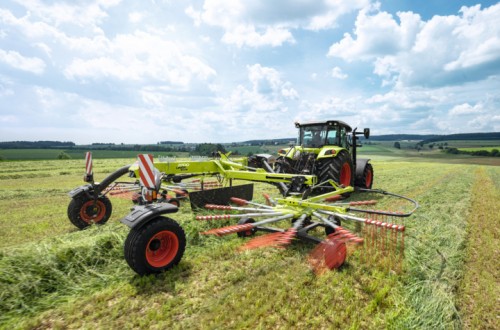 CLAAS lanza una nueva generación de hileradores de doble rotor con hilerado central