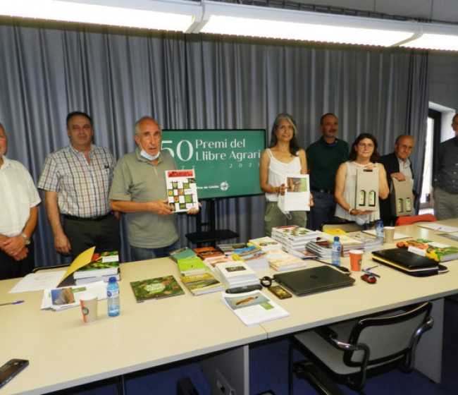 Plagas agrícolas, de Ferran García y Francisco Ferragut, gana la 50ª edición del Premio del Libro Agrario