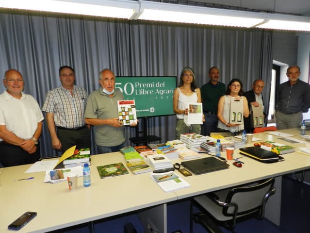 Plagas agrícolas, de Ferran García y Francisco Ferragut, gana la 50ª edición del Premio del Libro Agrario