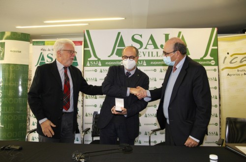 Paolo de Castro: “La agricultura necesita más aliados que la defiendan y den a conocer su papel en la alimentación y gestión del territorio”