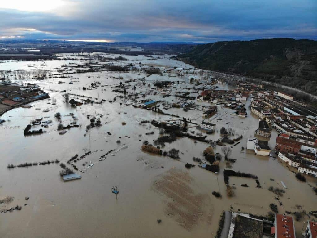 El seguro agrario recibe partes de siniestro de 4.300 hectáreas por el desbordamiento del Ebro y sus afluentes