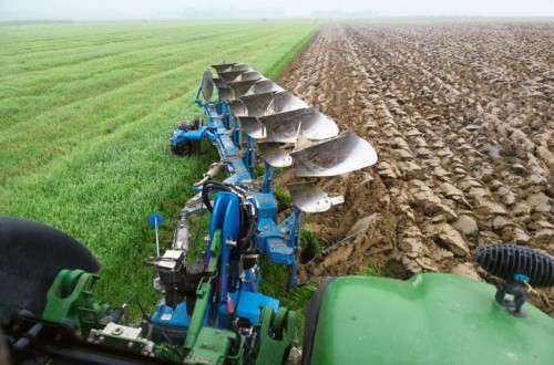 Nuevo dispositivo de mando para el arado reversible suspendido Juwel 8i de Lemken