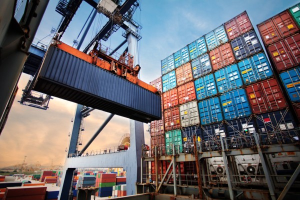 La zona del euro registra un superávit comercial récord de 16.200 millones de euros