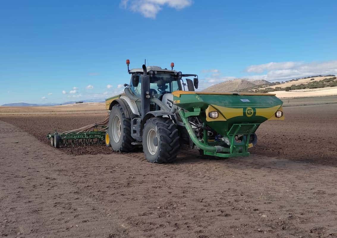 El MAPA elevará el control medioambiental para mejorar la eficiencia y sostenibilidad de algunos insumos agrarios a partir de 2023