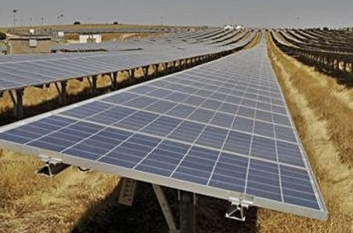 Castilla y León: el agro urge una norma específica que defienda las tierras productivas frente a las macroplantas fotovoltaicas