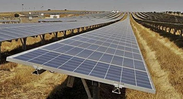 Castilla y León: el agro urge una norma específica que defienda las tierras productivas frente a las macroplantas fotovoltaicas