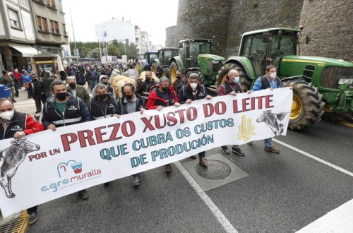 Agromuralla: AICA ha sancionado a Lactalis, Leite Rio y Celega por irregularidades en los contratos de recogida de leche