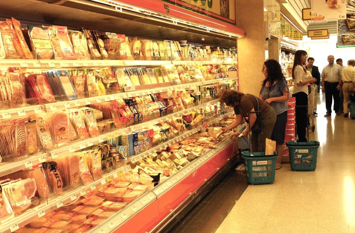 Los precios de consumo de los alimentos se dispararon en marzo pero aún menos que el IPC general