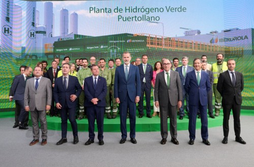 Felipe VI inaugura la planta de amoniaco y fertilizantes verdes de Fertiberia en Puertollano