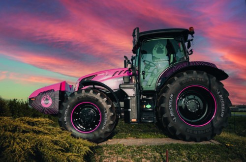 El tractor T6 Methane Power de New Holland en el Giro de Italia 2022