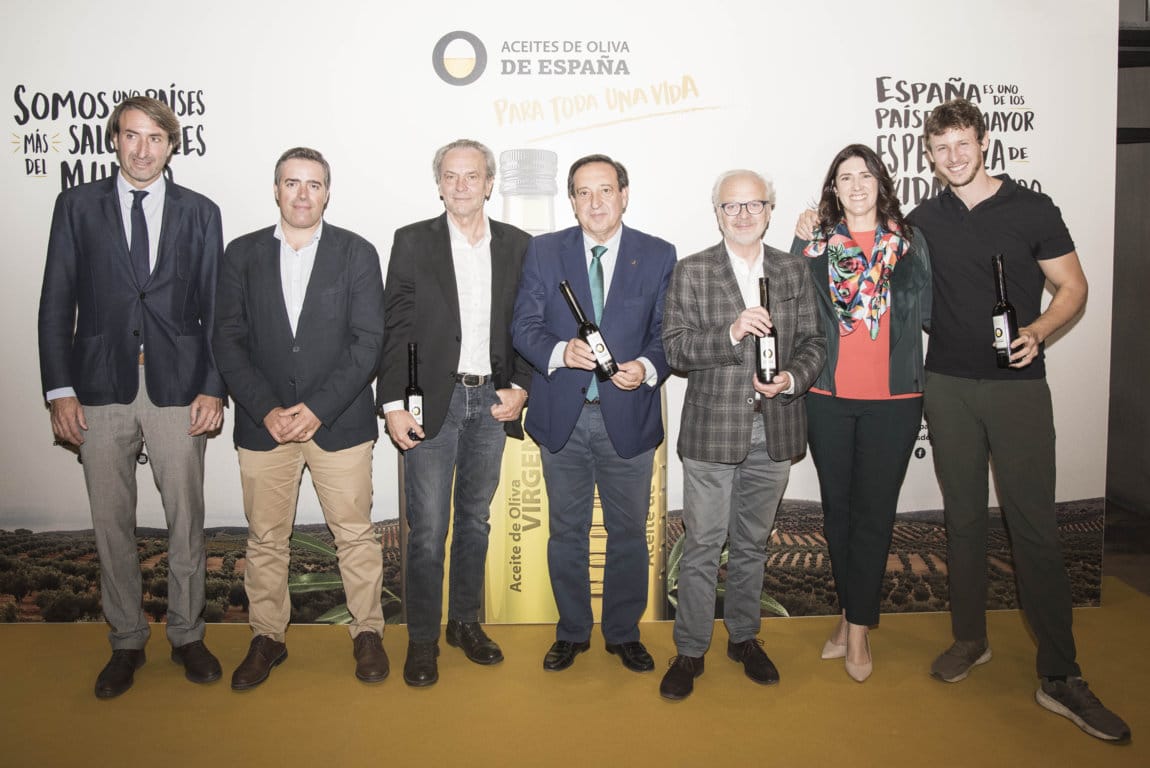 El actor José Coronado y su hijo Nicolás, protagonistas de la nueva campaña de los Aceites de Oliva de España