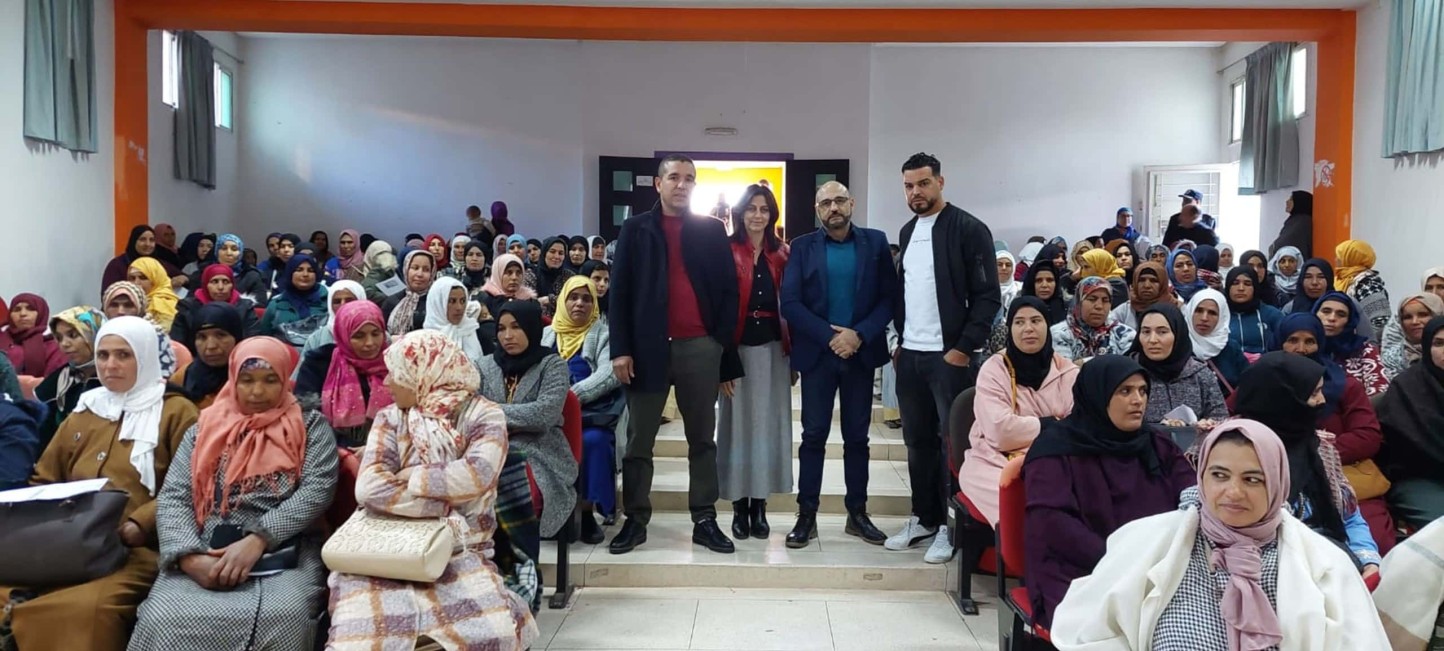 Cooperativas seleccionará 680 trabajadoras marroquíes para la campaña de frutos rojos