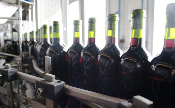 La CE aprueba un plan francés de 5.000 millones para blindar las exportaciones de vino y licores a EEUU