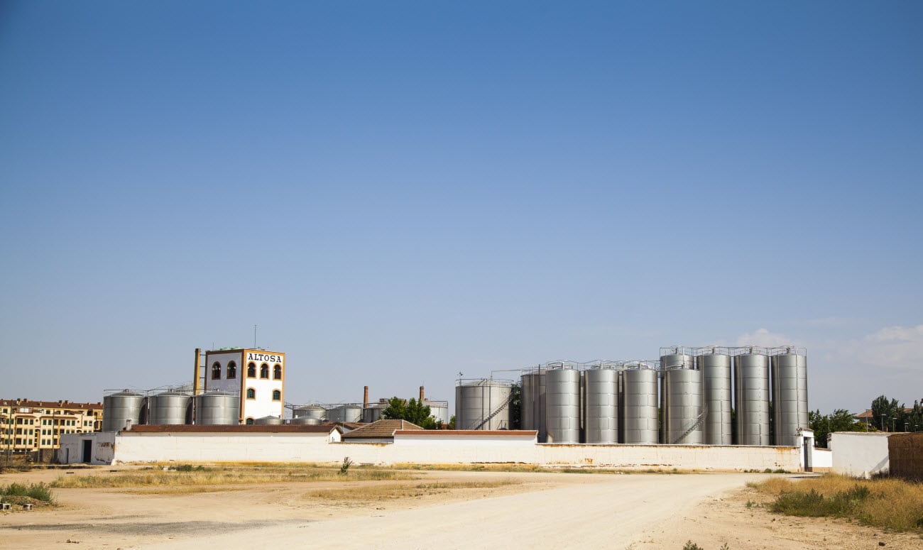 El sector productor urge al MAPA una destilación de crisis para aliviar stocks de vino en bodega