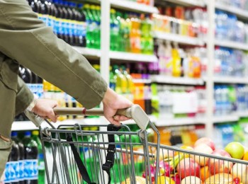 El precio del aceite sigue bajando en mayo, un 35,5%, y los huevos suben un 18% 