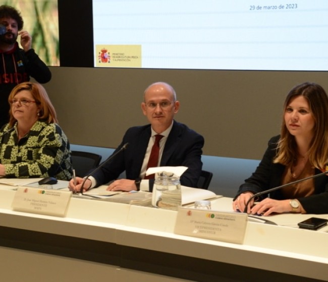 El Observatorio de la Cadena avanzará en los informes del aceite de oliva y leche y los abre a la miel y productos hortofrutícolas