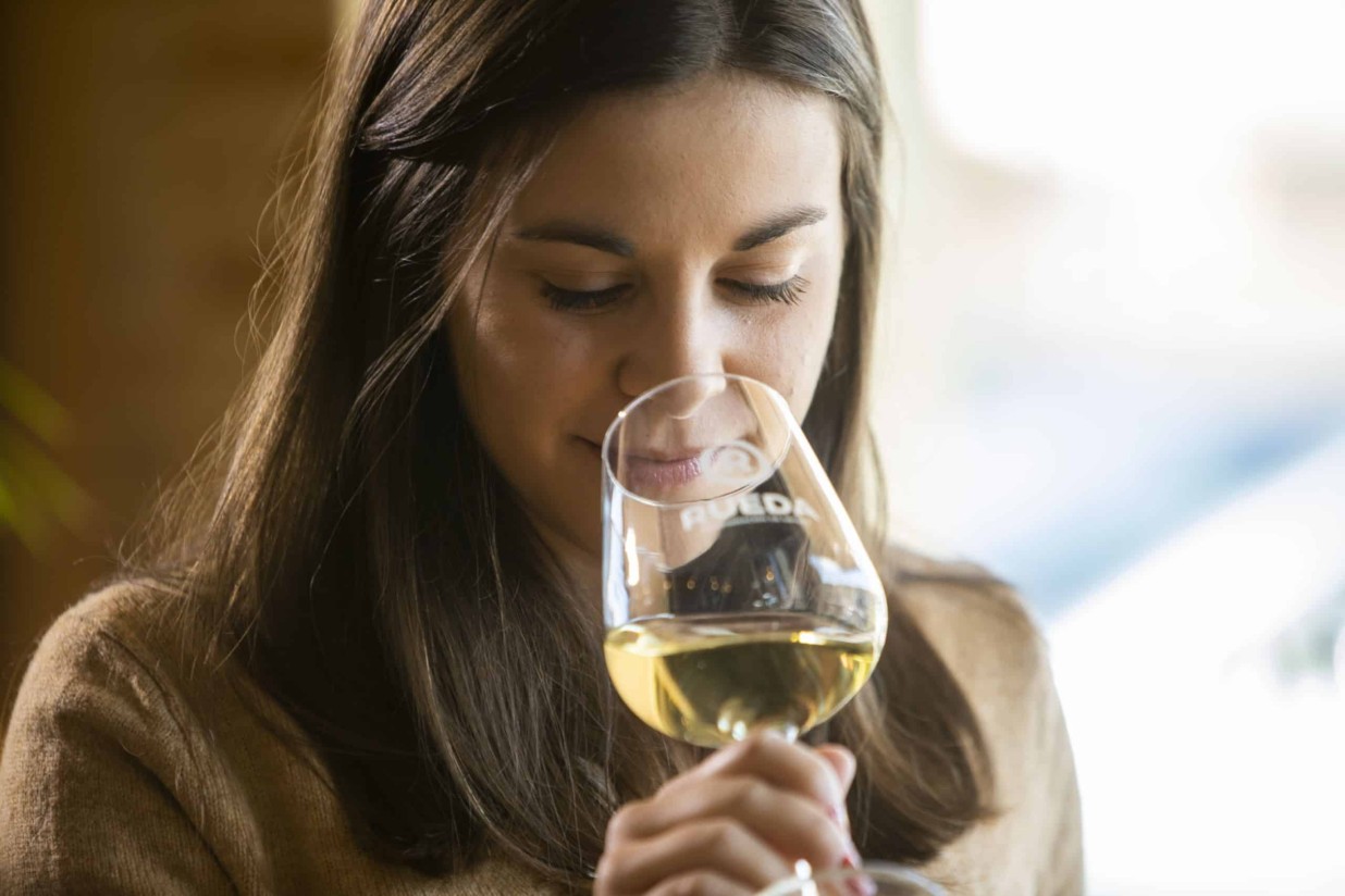 El consumo de vino en España frena su caída en 2023 y se estabiliza en los 9,6 millones de hectolitros