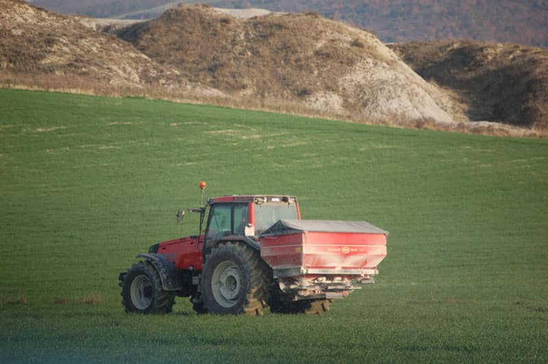 El FEGA ingresa casi 280,84 M€ a 234.291 agricultores para compensar los altos precios de los fertilizantes