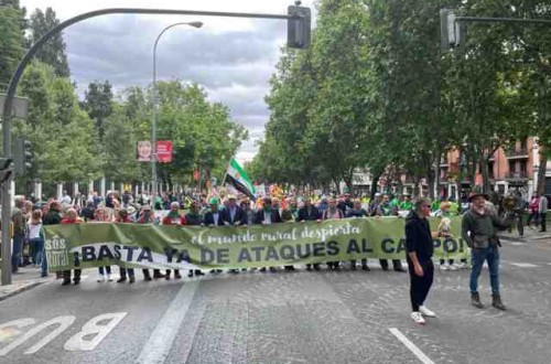 La Plataforma ciudadana SOS Rural se estrena en Madrid con una manifestación contra las normas que «perjudican al campo»