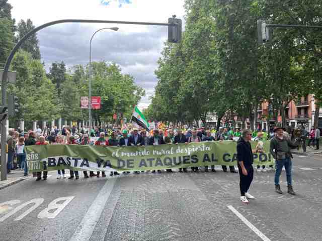 La Plataforma ciudadana SOS Rural se estrena en Madrid con una manifestación contra las normas que «perjudican al campo»
