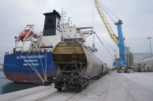 Asociaciones del comercio de grano y fabricantes de piensos reclaman una solución urgente del conflicto de la estiba en Puerto de Tarragona