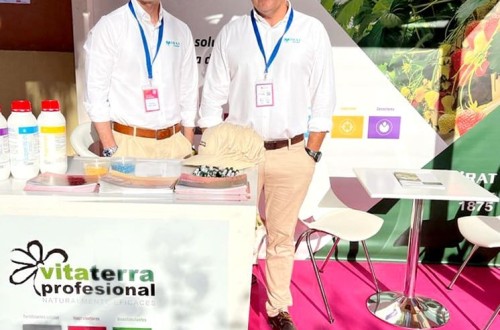 Grupo Mirat acude con su gama Vitaterra Profesional al Congreso Internacional de Frutos Rojos