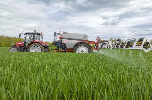 Kuhn amplía su gama de pulverizadores arrastrados con el nuevo Lexis 3800