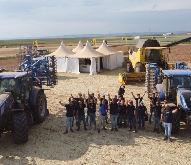 El T7.300 PLM Intelligence, protagonista del espacio de New Holland en Demoagro