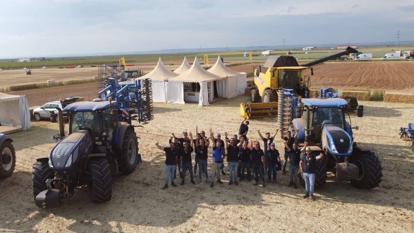 El T7.300 PLM Intelligence, protagonista del espacio de New Holland en Demoagro