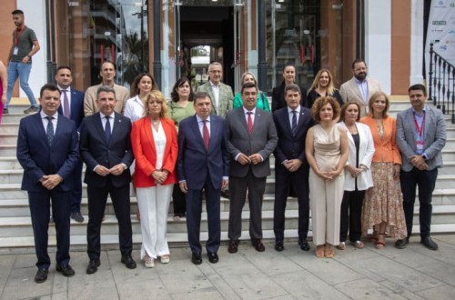 Apoyo total al sector en el cierre del 8º Congreso Internacional de Frutos Rojos