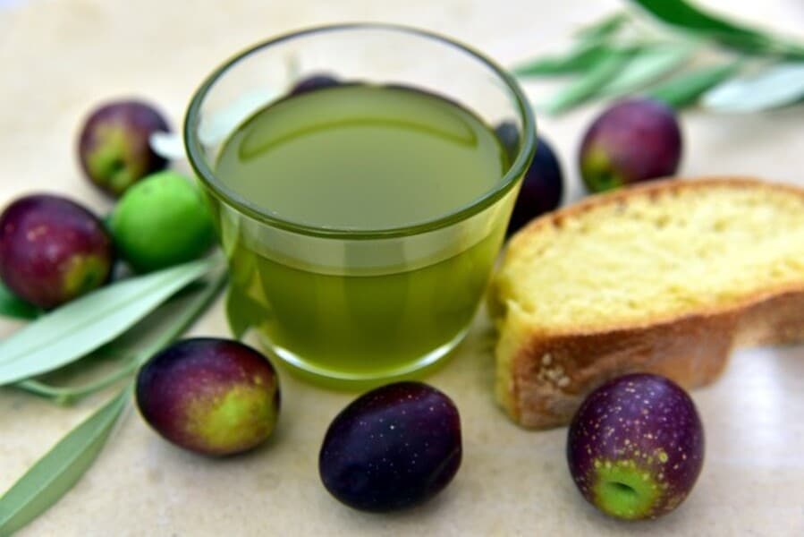 El CSIC concluye en un estudio que el aceite de oliva virgen extra mejora la salud en personas con obesidad y prediabetes