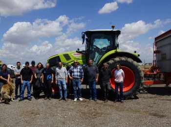 Claas Axion 870 con sistema de optimización Cemos en prueba de transporte