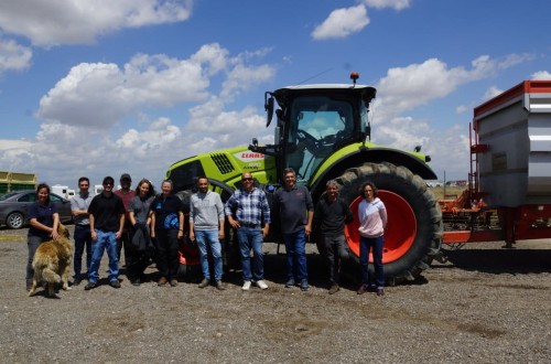 Claas Axion 870 con sistema de optimización Cemos en prueba de transporte