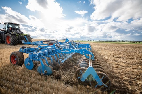 La grada de discos compacta Rubin 10 de Lemken, ahora con un ancho de trabajo de 10 metros