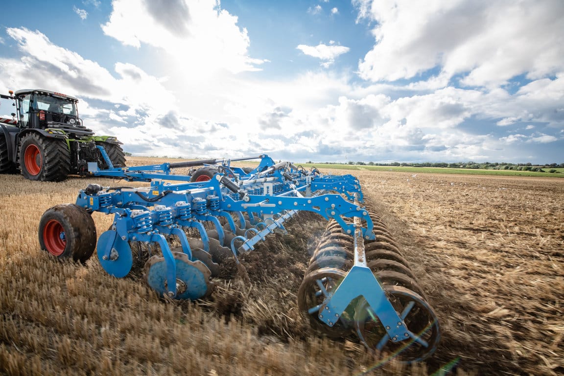 La grada de discos compacta Rubin 10 de Lemken, ahora con un ancho de trabajo de 10 metros