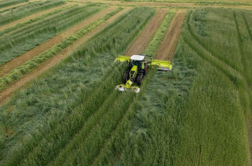 Claas amplía su gama de segadoras para grandes superficies con la nueva Disco 9700