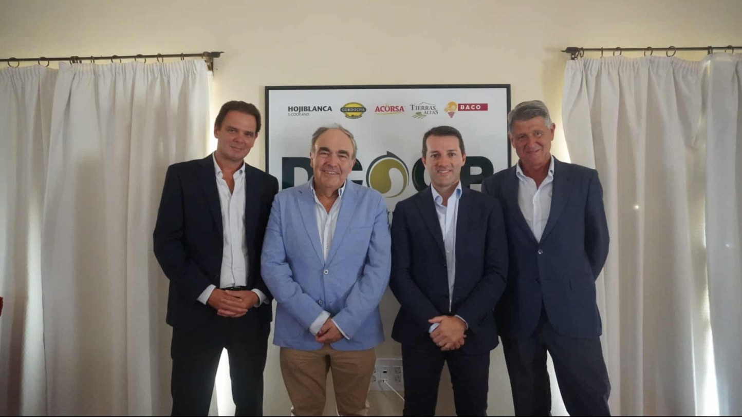 Dcoop e Importaco firman una alianza estratégica para la comercialización de almendra mediterránea