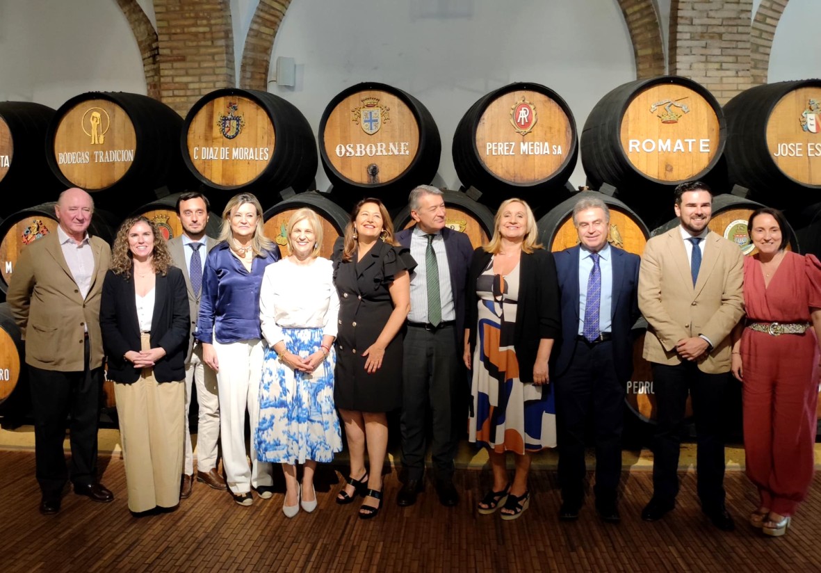 Junta de Andalucía y CADO firman un convenio para impulsar la Estrategia del Viñedo del Marco de Jerez