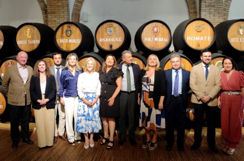Junta de Andalucía y CADO firman un convenio para impulsar la Estrategia del Viñedo del Marco de Jerez