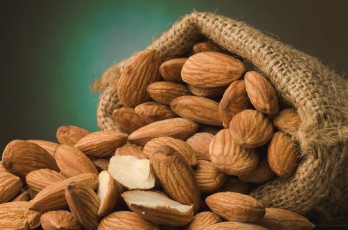 El precio de la almendra remonta un 33% gracias al aumento de la demanda en Europa