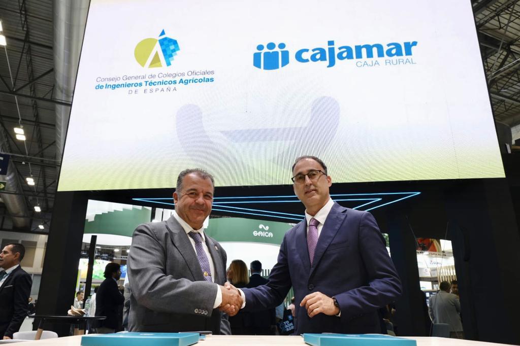 Colaboración entre Cajamar y el Consejo de Ingenieros Agrícolas para implantar el cuaderno de explotación digital CXTierra