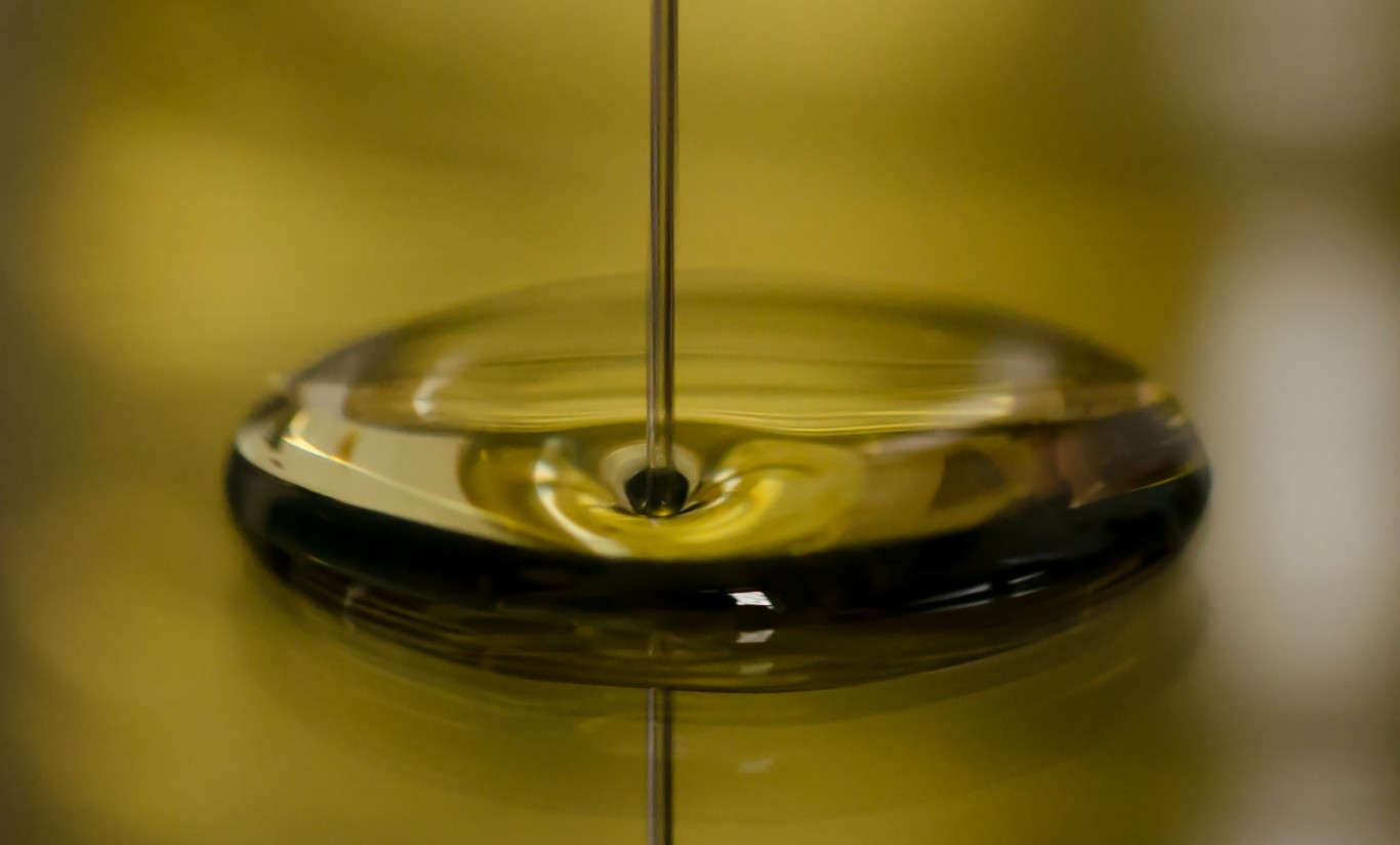 Salidas contenidas de menos de 80.000 t de aceite de oliva al mercado en octubre