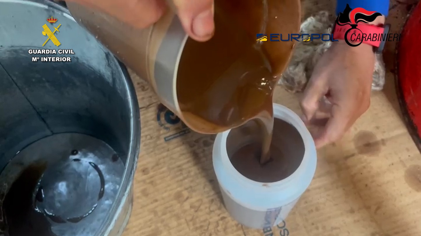 Operación «Omegabad»: detenidas once personas por distribuir internacionalmente aceite de oliva adulterado